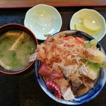 Hamayaki Kaisen Izakaya Daishousuisan - ぶつ切り刺身まかない丼