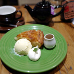 GRANNY SMITH APPLE PIE & COFFEE - 