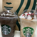 スターバックスコーヒー - チョコレートオンザチョコレートフラペチーノ(左)
メルティ生チョコレートフラペチーノ(右)