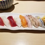 鮮魚・お食事処 山正 - 日替わりのにぎり 1200円(税込)
            左から本まぐろ中とろ、烏賊、本まぐろ赤身、生蛸、サーモン、炙り太刀魚、ヤリイカ、さより？、たまご