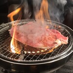 焼肉ホルモン マーク松岡 - 特選ロース。
      美味し。