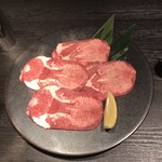 焼肉ホルモン マーク松岡 - 特選大判黒タン。
      美味し。