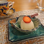 阿蘇レストラン&菓子屋 ギフト - 七品目(アバンデセール)
      「苺大福」