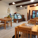 阿蘇レストラン&菓子屋 ギフト - 店内の様子