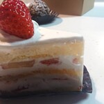 阿蘇レストラン&菓子屋 ギフト - 柔らか生地、苺ショート(テイクアウト)