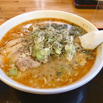 Ramen Toraji Shokudou - 大きめな丼にたっぷりのスープのみそゴマ坦々
