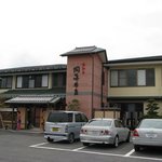 Oumiushi Okaki Honten - アグリパーク竜王の近く。大きなお店です