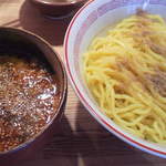 つけ麺屋 やすべえ - そしてすべてのトッピングが完了したら、こうなります！