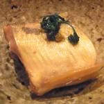 旬菜料理 山灯 - 「鮎の有馬酢煮」：鮎、有り升！と表に書かずに提供w　香り高い鮎を山椒でこっくりと煮上げました♪