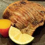 旬菜料理 山灯 - 「黒むつの塩焼き」：皮目が香ばしい！　程よく脂がのってコク豊か！