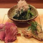 旬菜料理 山灯 - 「水菜とモロヘイヤのおひたし」「鰯の紅梅煮」「米沢牛のローストビーフ」の“三種盛り合わせ”