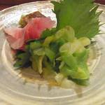 旬菜料理 山灯 - 刺身のあしらいが、大根のけんでなく、新キャベツなんて、気が利いているでしょ？