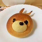 Vicky Bread - ヴィッキーちゃん（シェフが作ったうさぎのクリームパン）。180円+税