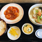 華 - 選べる麺セット＝８８０円
            (五目湯麺＋海老チリソース煮)