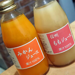 八百森 - みかんジュース（200ml）350円税別、ももジュース（200ml）350円税別