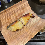 魚菜 由良 - さわら杉板焼きオープン浅めに漬けた西京漬け。魚の甘い香りと杉板の香ばしさが楽しい。