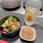 ステーキ瀧 - 角ハイボールで乾杯！マスター特製 里芋の煮付け いただきました 美味！