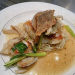 ステーキ瀧 - 鯛の アサリやキノコ 野菜のソテーカッペリーニ に乗せて