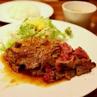 キャトルラパン 北梅田 - ステーキランチ(肉2枚 400g 税込1,350円)