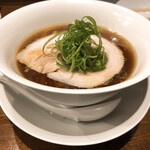 創作麺工房 鳴龍 - 醬油拉麺(半麺）　900円