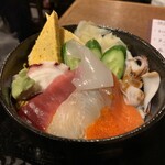 Taishuusakabasora - 海鮮丼