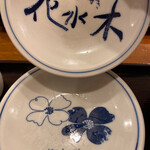 Hanamizuki - 小皿は「出石焼」と呼ばれる店舗オリジナルのお皿です。ハナミズキがかわいい♡