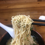 ラーメン長洲 - 麺　リフトアップ