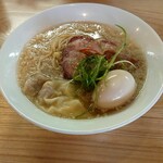 麺 㐂色 - 特製塩そば  ( 背脂・細麺 )