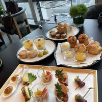 ザ タヴァン グリル＆ラウンジ - 