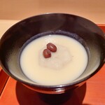 銀座 しのはら - 亀甲芋と小豆の白味噌椀