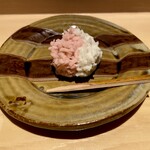 銀座 しのはら - 紅白きんとん 百合根と卵で作った黄身餡を忍ばせて