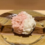 銀座 しのはら - 紅白きんとん 百合根と卵で作った黄身餡を忍ばせて