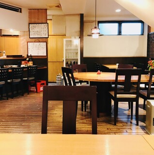 Sakana Kobayashi - 店内