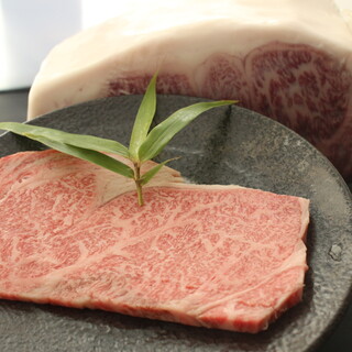 黒毛和牛などの厳選された肉の販売や、お弁当のテイクアウトも◎