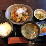 Haikaraya - 黒酢の酢豚定食。
                900円。