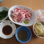 ローストポーク専門店マルコ - ローストポーク　もやしとネギは自分で用意