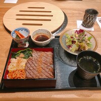 北新地 肉料理 名門 - 焼肉重 1600円
