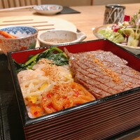 北新地 肉料理 名門 - 焼肉重 ヒウチとカルビ