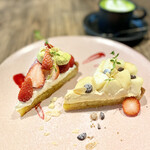 ニチ ニチ ベイク - いちごのタルト、洋なしの塩キャラメルタルト、抹茶ラテ♡