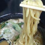 和月亭 - 背脂味噌は 太麺、食い応え◎