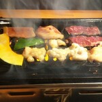 焼肉酒場 広島ホルモン楓 - お肉焼いてます<前半②>(2021.1月)