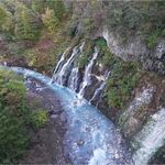 大雪山白金観光ホテル - 近くの白ひげの滝。大雪山白金観光ホテル(北海道美瑛町)食彩品館.jp撮影