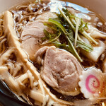 ラーメン＆カレー　山形アッキー - 鶏醤油ワンタン麺