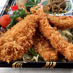 和食処 万松 - メインのフライはエビ、鯵、鱚、種類が不明な青魚(鯵とはちょっと違うような？)の４種