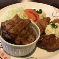 赤坂 津つ井 総本店 - 網焼きの跡がきれいについた生姜焼き