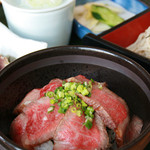 Yururi - 最高級村上牛の炙り焼き丼に石挽きそばが付いたお得なセットです。