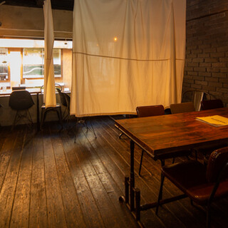 [Private room available] The calm space with wood grain is perfect for a girls' night out or a date.