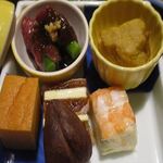 大丸別荘 - ふぐの煮凍り、柿バター、栗の渋皮煮、エビチーズ