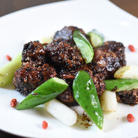 梅肉ポークの骨付きブラックビーンズ炒め