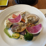 ピアット スズキ チンクエ - ほうぼうのグリル　四方産は地元ですね
      大アサリとたっぷりの野菜